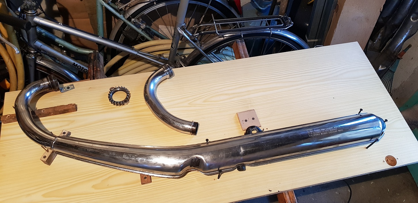 Échappement Terminal Supérieur Droit Réparé – Suzuki GT 380 1972 (d’origine Japon)
